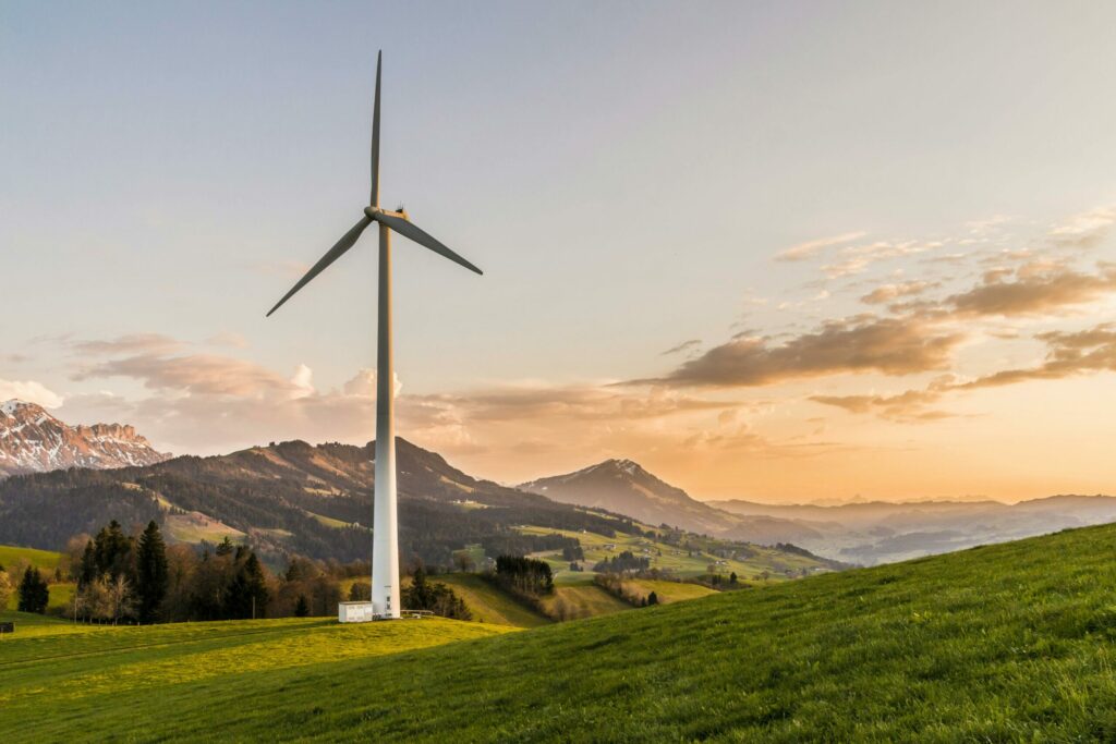 In this article, Yoshinori Maejima explains the impact of Labour's energy policies on the British energy sector.