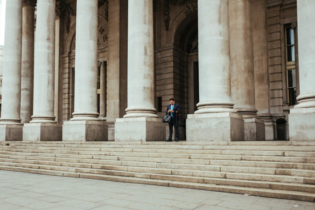 Man waiting in front a court